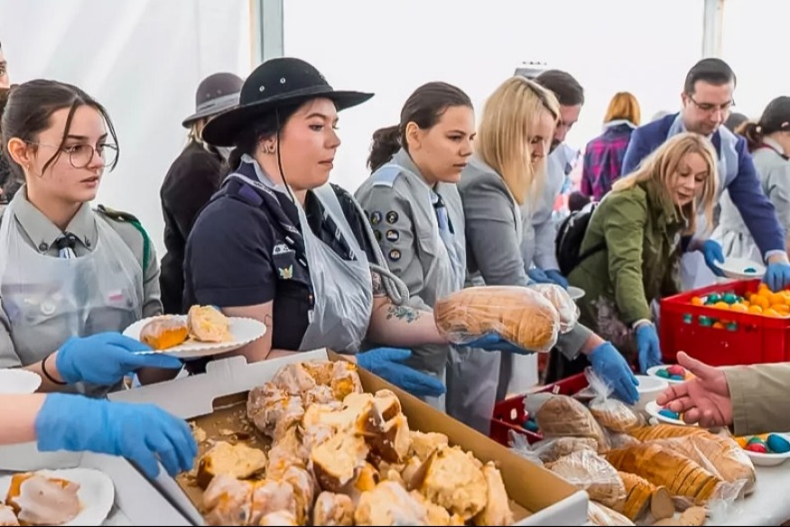 Gdańsk: Wielkanocne śniadanie dla potrzebujących na ul. Szerokiej