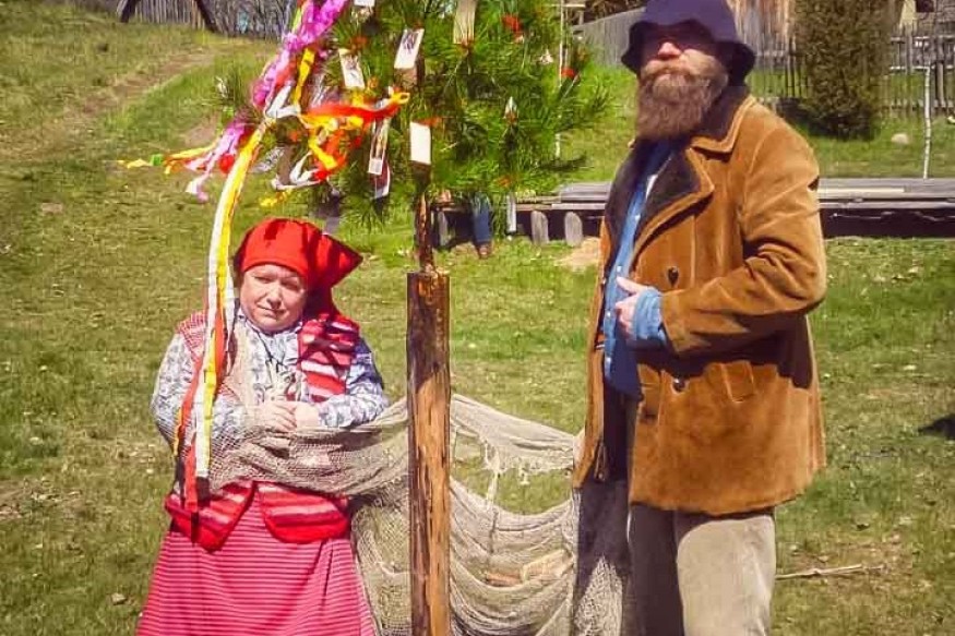 Majówka we Wdzydzach. Dawne obrzędy i Teatr Zymk w skansenie